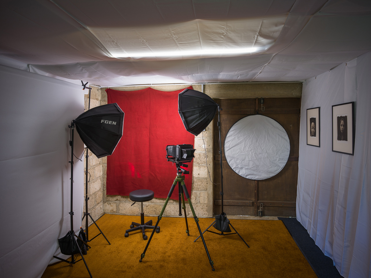 Décor de studio prêt à accueillir une séance